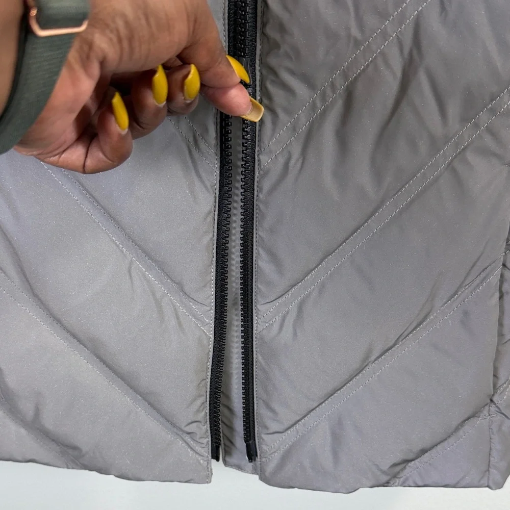 Athleta Inlet Reflective Quilted Down-Filled Vest in Gray‎ Sz XS